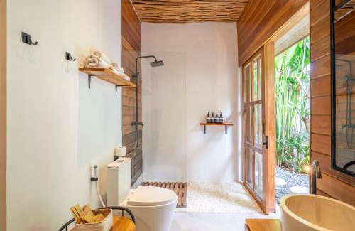 Penestanan Villa | Orion by DH - Romantic Chic Villa - Private Pool - Garden Tub Retreat
