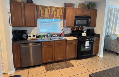 Sky Lake House | ORLANDO BUDGET FRIENDLY HOUSE/PRIVATE POOL/SLEEPS UP TO 12/CLOSE TO EVERYTHING