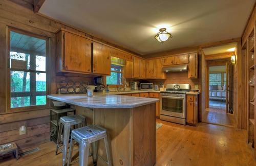 Mineral Bluff Cabin | Oscars Outpost | Fire Pit | Pet Friendly