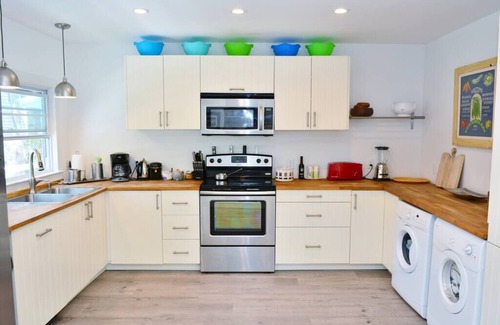 Folly Beach Apartment | Osprey-Upstairs Unit with Deck!