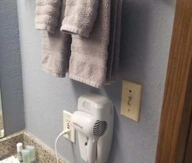 Stillwater Apartment | osu King Bed Hotel Room 112 Wi-Fi Booking