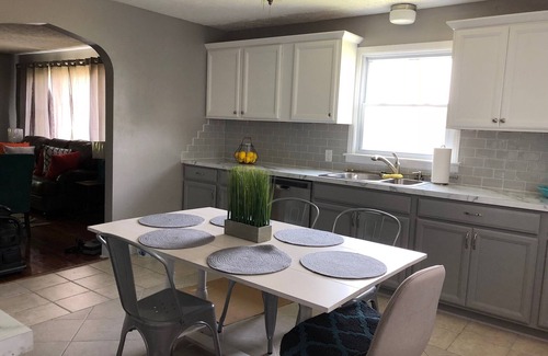 Kerr House | “Our little house on the corner” No cleaning fee and no Taxes all include.