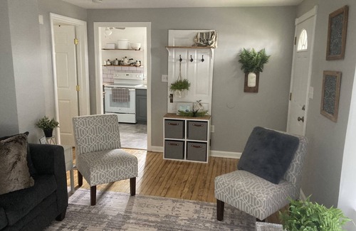 New Holland House | Our Wrens Nest is a tiny, cozy home that immediately feels like home