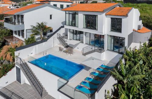 Monte Villa | OurMadeira - Monte White House