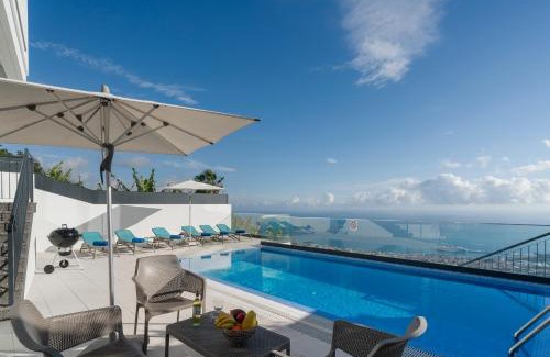 Monte Villa | OurMadeira - Monte White House