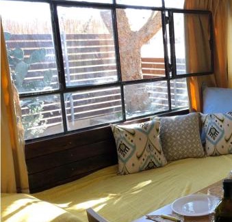 Midreshet Ben-Gurion Cabin | Out of the Wilderness