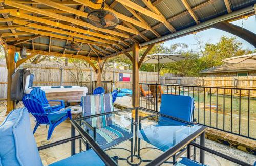 McNeil House | Outdoor Entertainment Space Austin Family Home