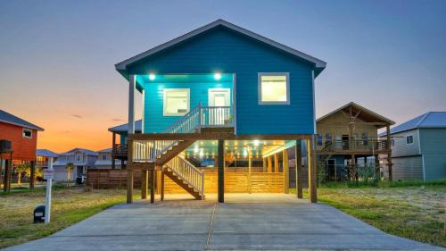Cinnamon Shore House | Outdoor Lounge w Bar Swing Seats Near Nature Preserve Blutopia by AvantStay
