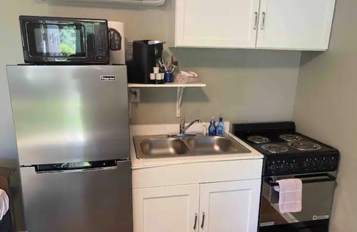 Northwest Pensacola Cabin | Outpost Cottage - Sleeps 3 Great Price!
