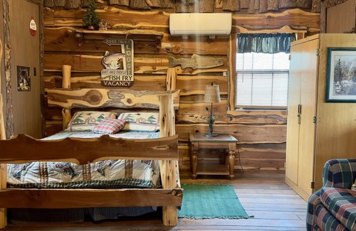 Voca Cabin | Over The River & Thru The Woods | Close to Castell