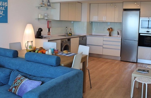 Se Apartment | Overlooking the Marina | Petronella Marina Apt