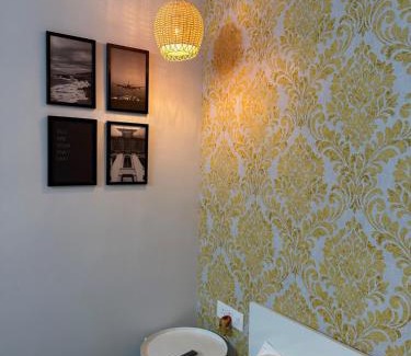 Koregaon Park Apartment | Oxford: Private Studio in Koregaon Park. Lakeview