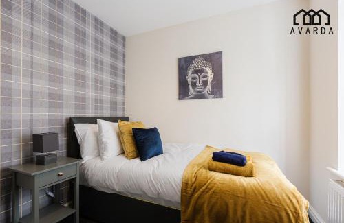 Preston Apartment | Oxheys House - 5 Bedrooms Contractors Parking