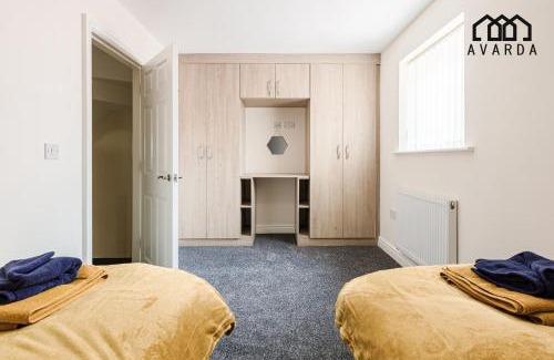 Preston Apartment | Oxheys House - 5 Bedrooms Contractors Parking