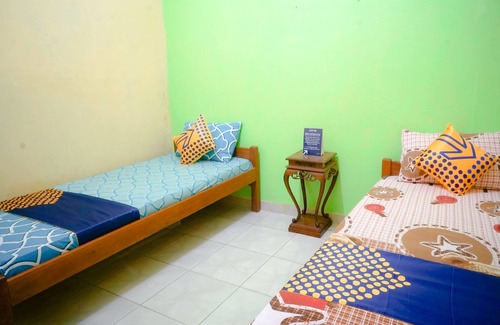 Lumajang Hotel | OYO 2440 Wallet Family Residence Syariah