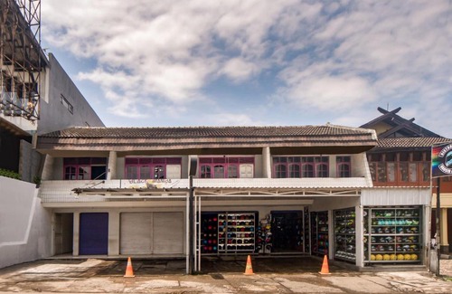 Cileunyi Hotel | OYO 3203 De Java Residence