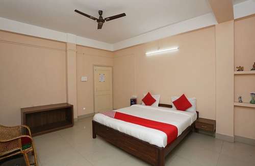 Khanapara Hotel | OYO 5518 near Beltola