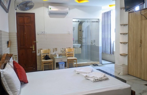Tan Phu District Hotel | OYO 680 Nha Nghi Vy Anh