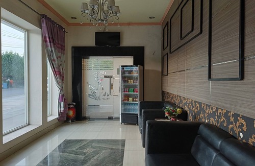 Parepare Hotel | OYO 93665 Puri Homestay