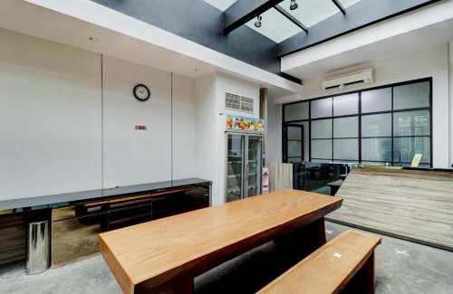 Cipaganti Hotel | OYO 94728 Isleep Ciwalk