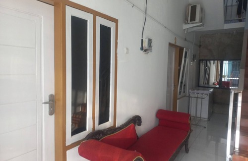 Purwokerto Hotel | OYO 94771 White House Arafah Syariah