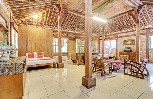 Colomadu Hotel | OYO Homes 93598 Omah Baturan Syariah