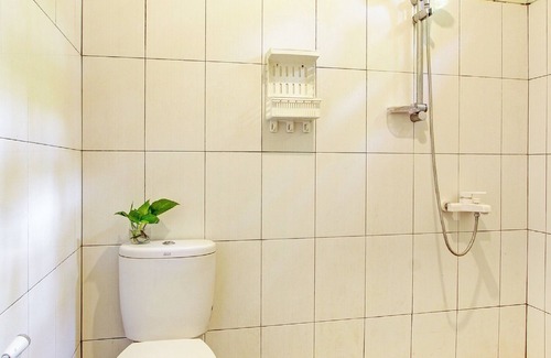 Colomadu Hotel | OYO Homes 93598 Omah Baturan Syariah