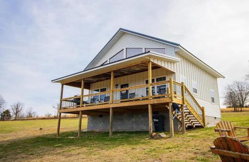 Compton House | Ozark Escape - Hot Tub Mountain Views and Near Buffalo River