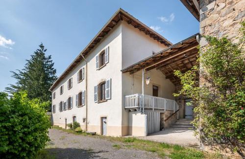 Poule-les-Echarmeaux Apartment | Pépoule - Appartements avec vue sur les monts du Beaujolais