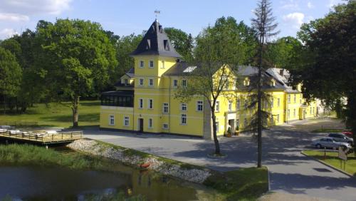 Zakrzow Bed & Breakfast | Pałac Lucja BB
