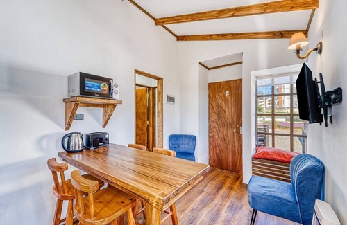 Algarrobo Cabin | Pacific Cabin 2B W/Wifi, Smart TV & Parking.