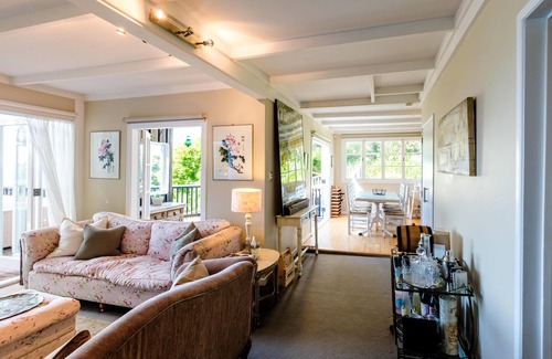 Palm Beach Cottage | Palm Beach Cottage - Palm Beach Cottage is a charming and beautifully decorated holiday cottage with one of the most stunning views on the island. With a king bed, a queen bed and a bunk room this is perfect for families to enjoy time together on the