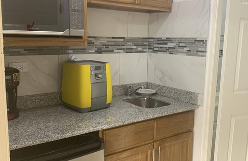 Montego Bay Cottage | Palm Breeze Cottage -GATED COMMUNITY, Pool, Beach Access, HipStrip, NEAR AIRPORT