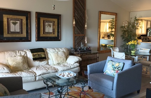 Crown Pointe House | PALM TREE PARADISE