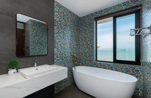 Vung Tau Villa | Palm Villa 109 - Seaview Villa LUXURY in VungTau, 5Bedrooms, Pool, Billiard