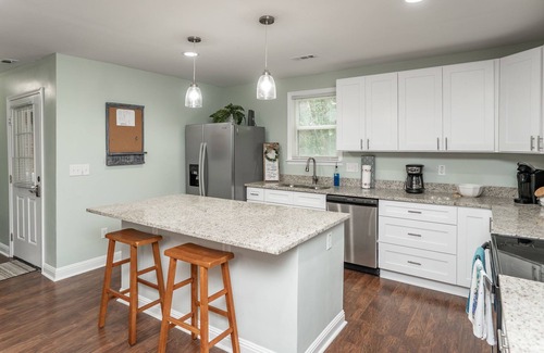 Pigeon Point House | Palmetto Cottage - Downtown Beaufort - Minutes to Parris Island!