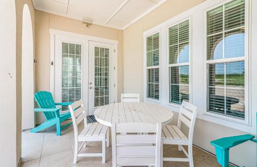 Port Aransas Apartment | Palmilla Beach Resort Sea Gate Condominiums #106