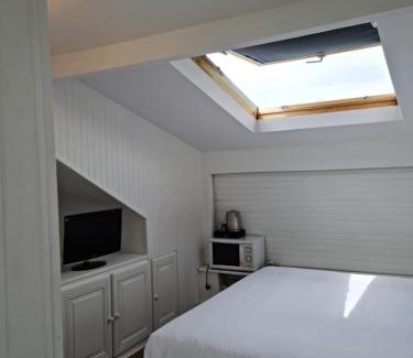 Pere Lachaise Hotel | Panam Hotel PARIS GAMBETTA- Place Gambetta-Mairie du 20 emme