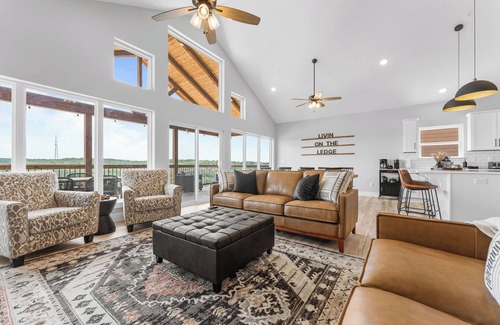 Kimberling City Cabin | Panoramic Lake&Mtn View, Private HotTub & Firepit!