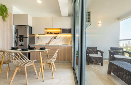 Crespo Apartment | Panoramic Oceanview Loft Near Beach & Airport