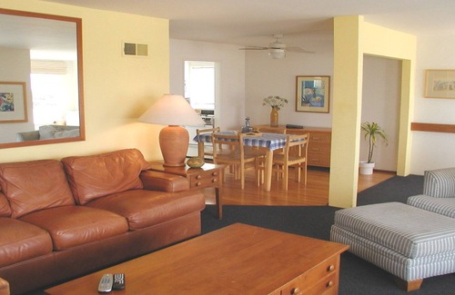 South Mission Beach Cottage | PANORAMIC OCEAN VIEW 1BR UPPER UNIT ON THE BEACH IN SOUTH MISSION