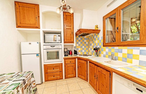 Le Bar-sur-Loup Apartment | Panoramic Views 2 Bed Flat Sleeps 8 - Wifi & Tv