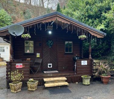 Fairbourne Ski Chalet | Panteinion Hall- The Cabin