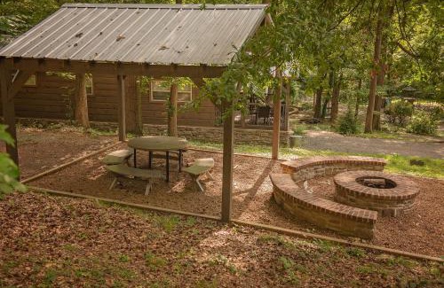 Lookout Valley Neighborhood Association House | Papa Cabin Tiny Log Home Comfort In Rustic Bliss