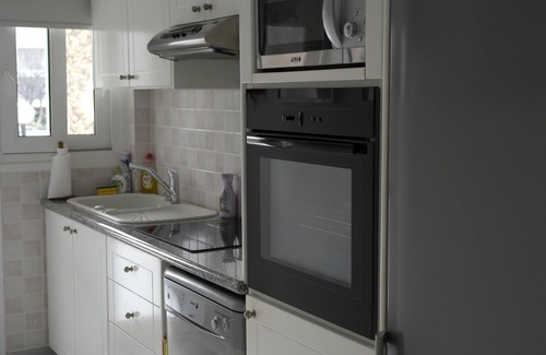 Universal Apartment | Paphos Airport Transfers, Beautiful Apartment,Small Complex,Large Pool,Free WiFi