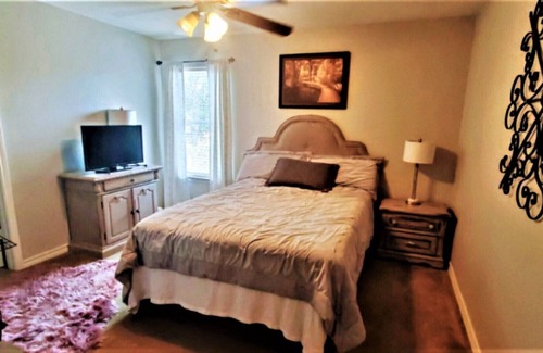 San Antonio Apartment | Paradise Escape w/ Pool | Grill | Firepit