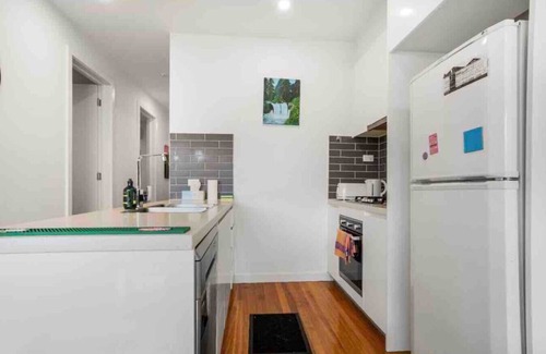 Clayton Apartment | Paradise Getaway 3BR Apt in Clayton with FreeParking