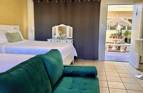 Desert Hot Springs Resort | Paradise Hot Springs Hotel/ Mineral Water Spa #3