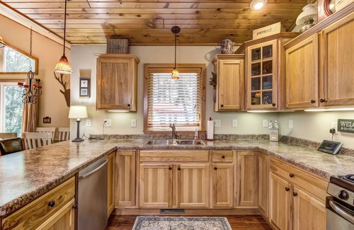 Holcombe Cabin | Paradise Point on Lake Holcombe!