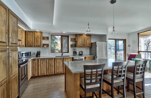 Celista House | Paradise Point - Shuswap lakefront vacation home